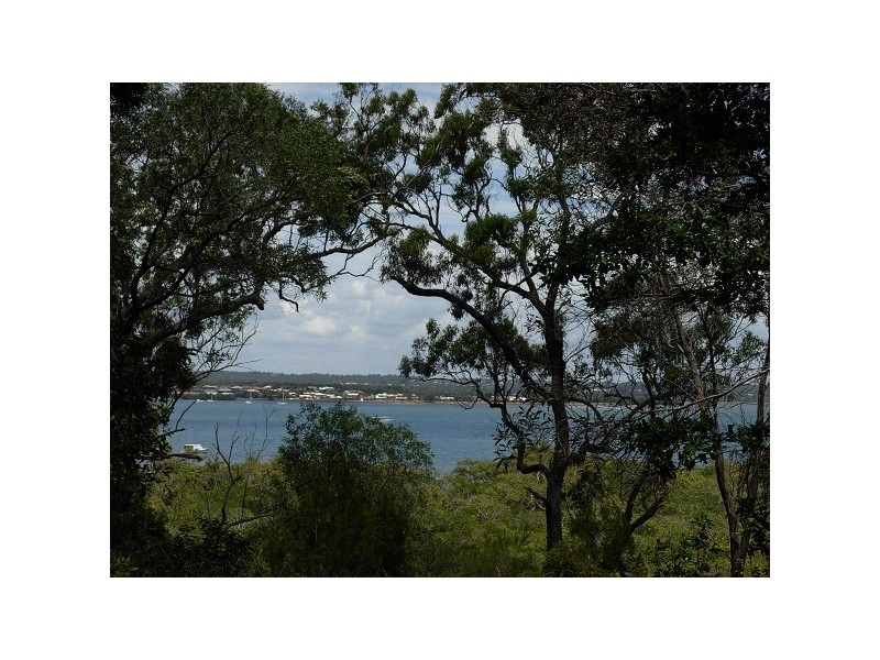 2 Pandanus Street, Coochiemudlo Island QLD 4184