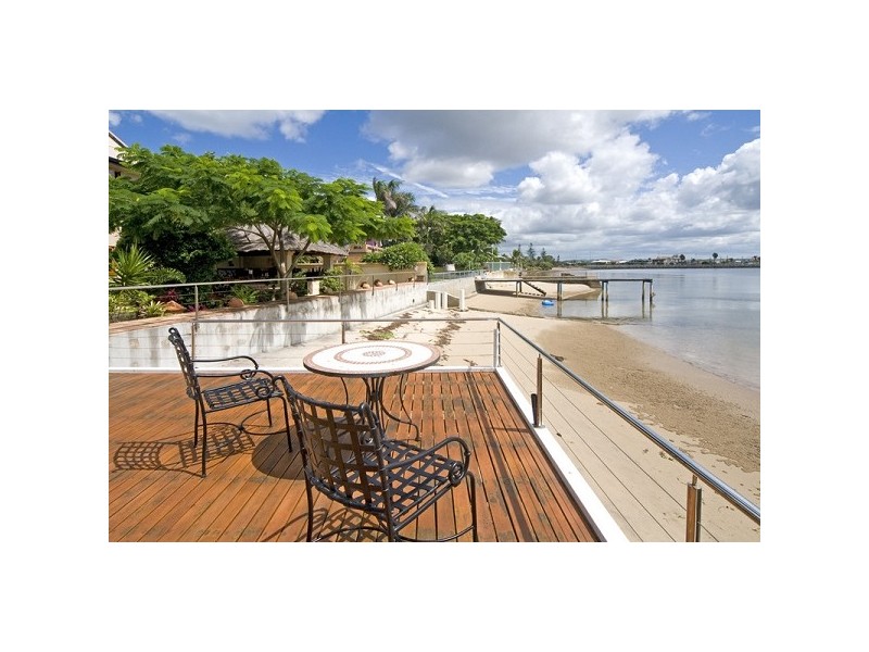 216 Shore Street North, Cleveland QLD 4163