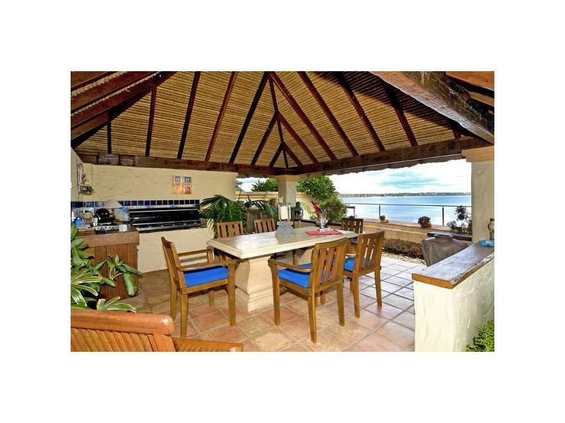 216 Shore Street North, Cleveland QLD 4163