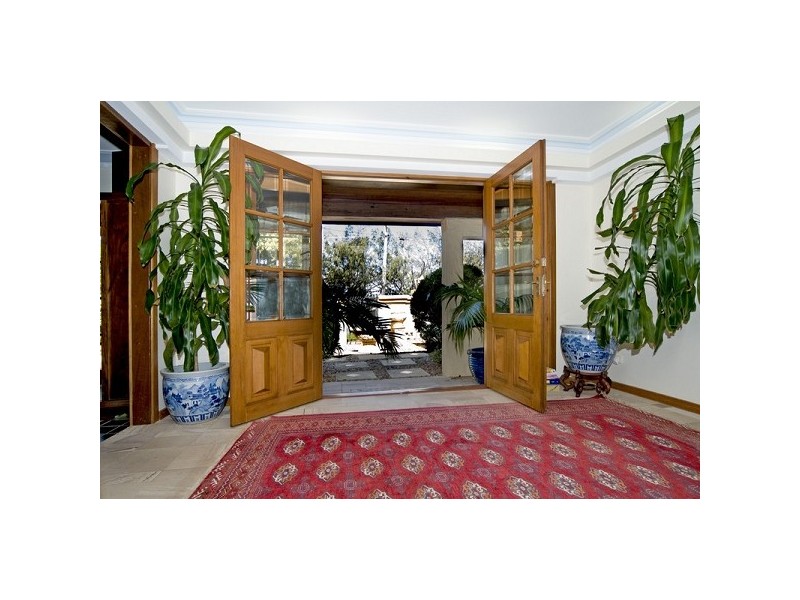 216 Shore Street North, Cleveland QLD 4163