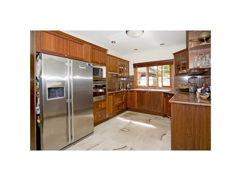 216 Shore Street North, Cleveland QLD 4163