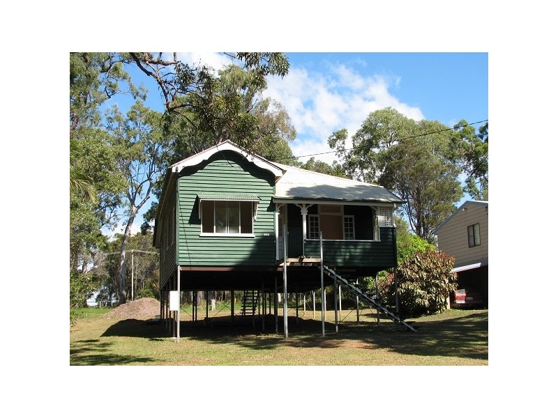 32 Blue Bay Crescent, Macleay Island QLD 4184