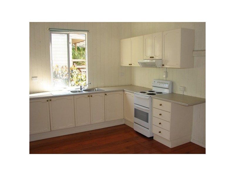 32 Blue Bay Crescent, Macleay Island QLD 4184