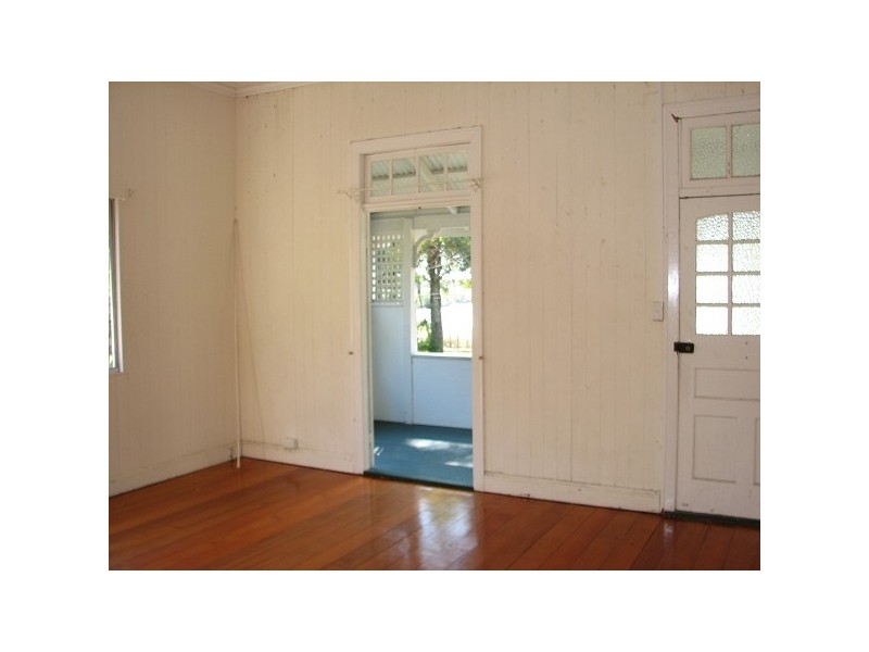 32 Blue Bay Crescent, Macleay Island QLD 4184