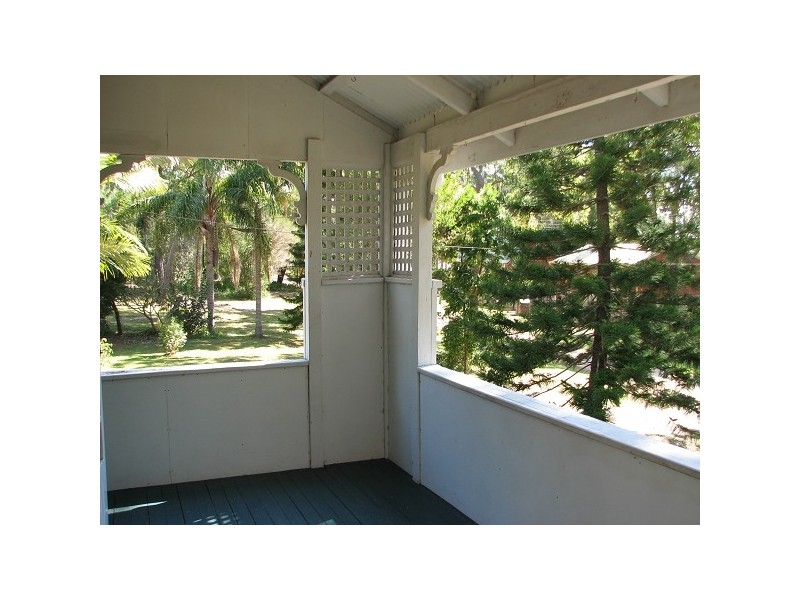 32 Blue Bay Crescent, Macleay Island QLD 4184