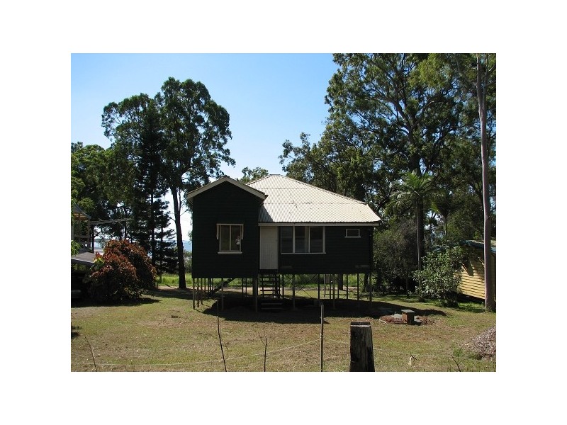 32 Blue Bay Crescent, Macleay Island QLD 4184