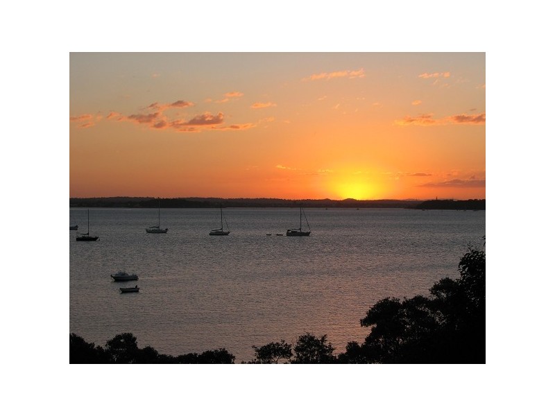 32 Blue Bay Crescent, Macleay Island QLD 4184