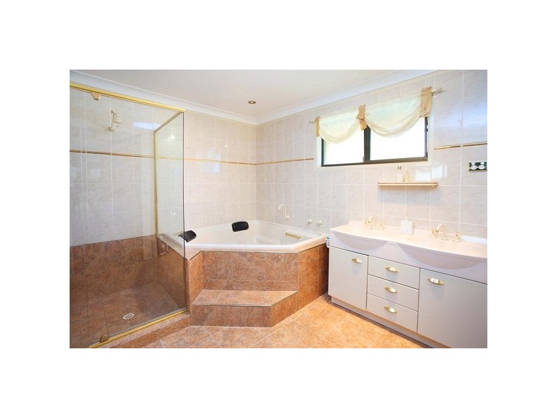 42 Mooroondu Road, Thorneside QLD 4158