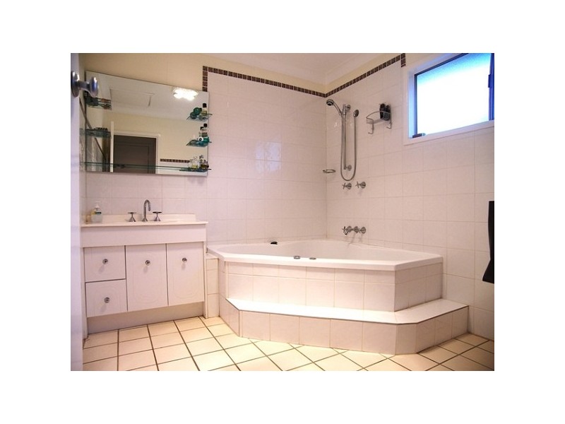 26 Drevesen Ave, Cleveland QLD 4163