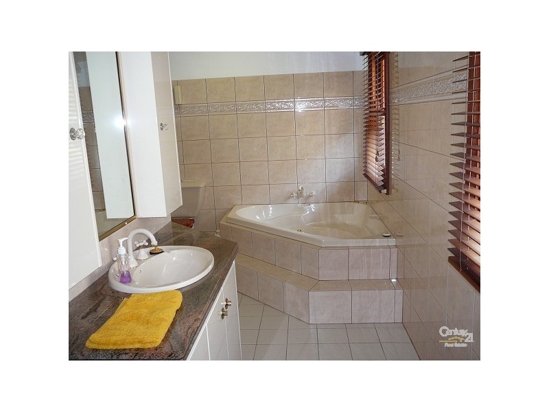 81-83 Mooroondu Rd, Thorneside QLD 4158