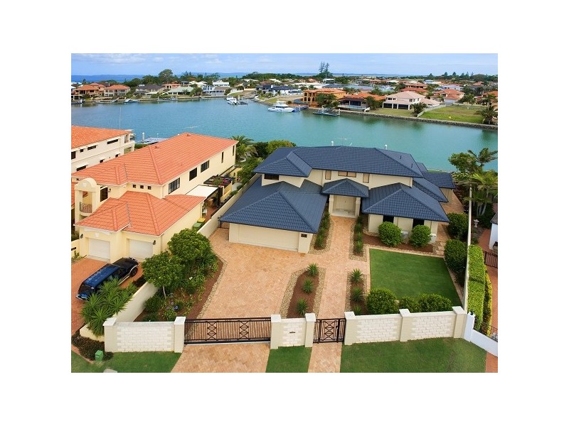 38 Raby Bay Boulevarde, Raby Bay QLD 4163