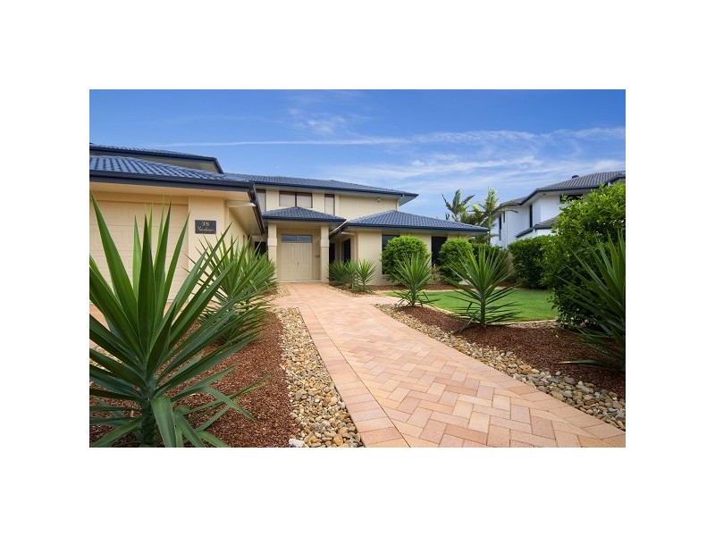 38 Raby Bay Boulevarde, Raby Bay QLD 4163