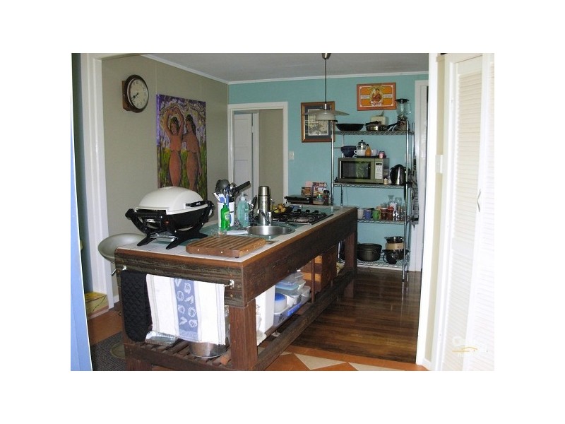 4 Aminya Street, Coochiemudlo Island QLD 4184