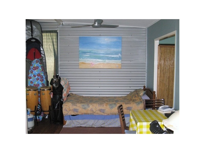 4 Aminya Street, Coochiemudlo Island QLD 4184