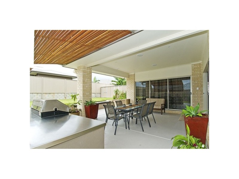 3 Huntly Place, Redland Bay QLD 4165