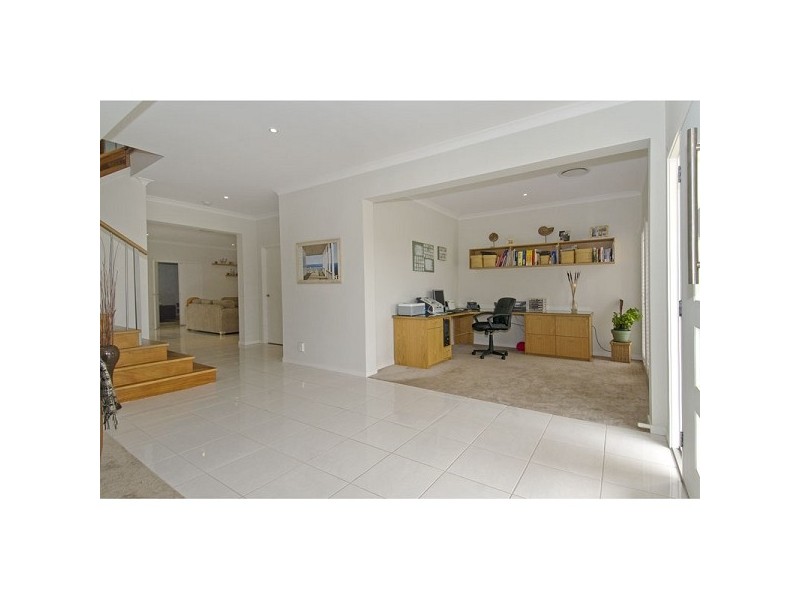 3 Huntly Place, Redland Bay QLD 4165