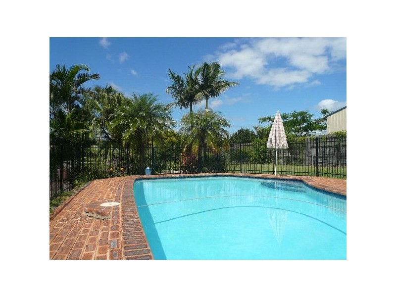 11 Sycamore Street, Redland Bay QLD 4165