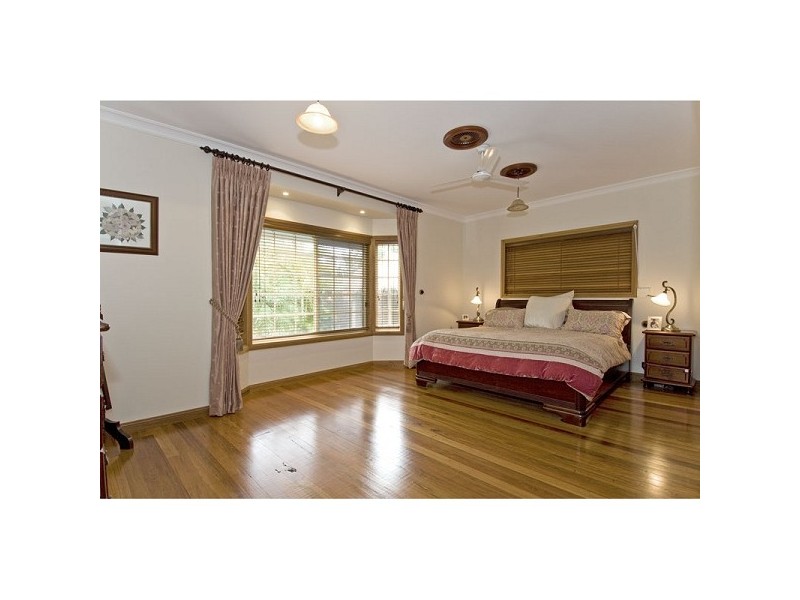 15 Darcelle Place, Ormiston QLD 4160