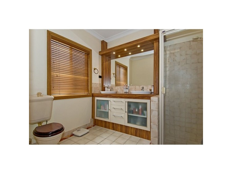 15 Darcelle Place, Ormiston QLD 4160