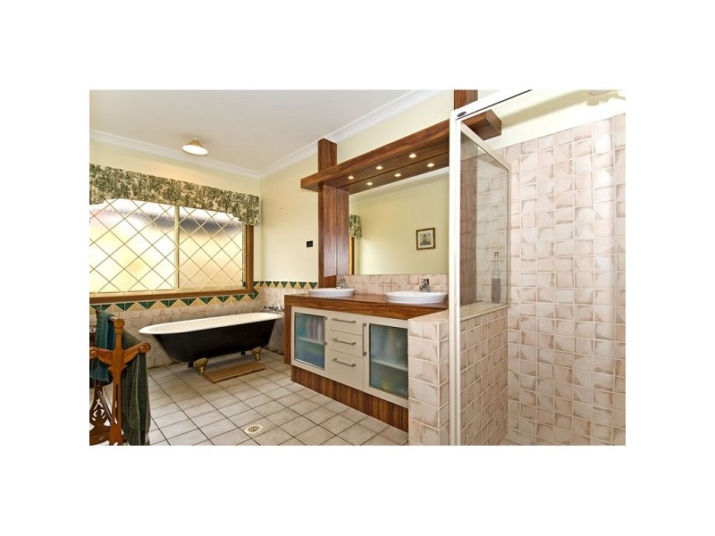 15 Darcelle Place, Ormiston QLD 4160