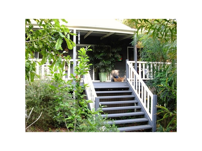 12 George Street, Coochiemudlo Island QLD 4184