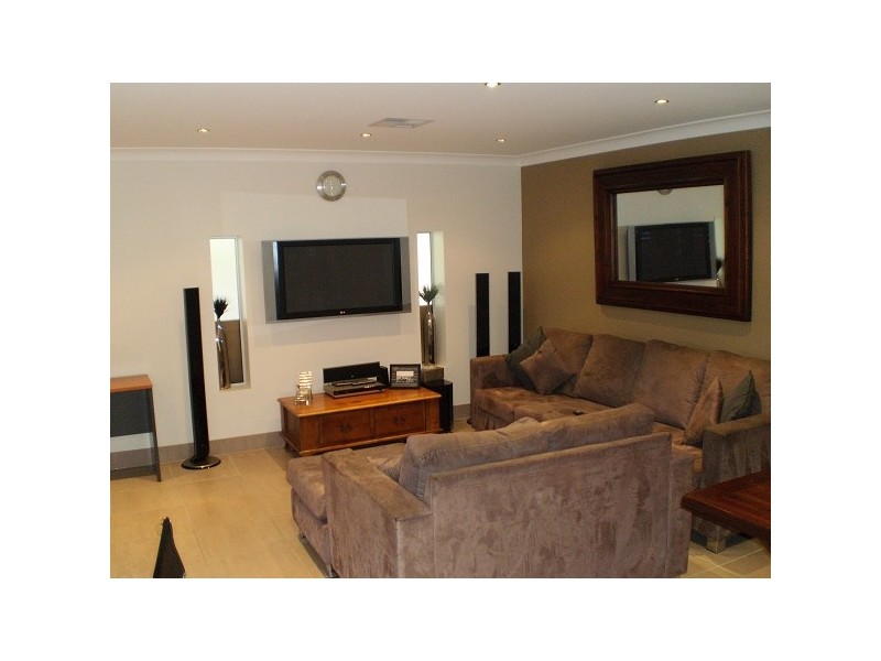 8 Yarrow Court, Cleveland QLD 4163