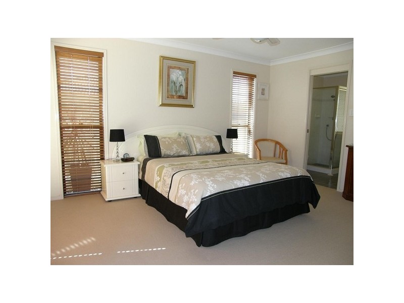 16 Seabrae Drive, Redland Bay QLD 4165