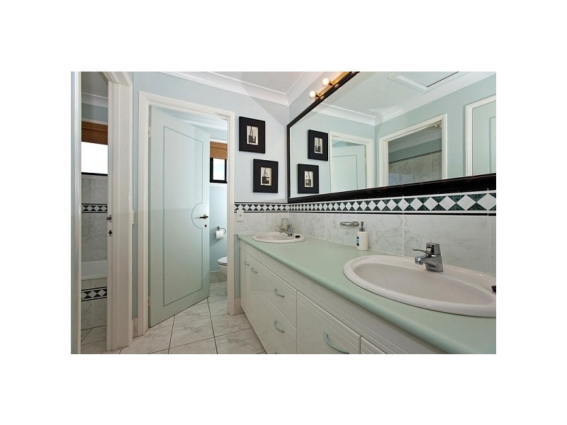 34 Piermont Place, Raby Bay QLD 4163