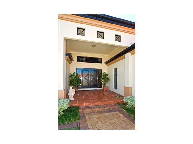 7 Martingale Court, Raby Bay QLD 4163
