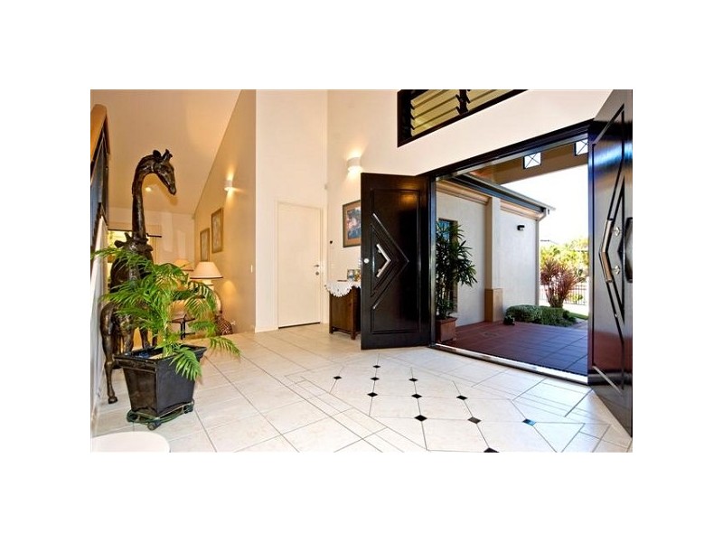 7 Martingale Court, Raby Bay QLD 4163