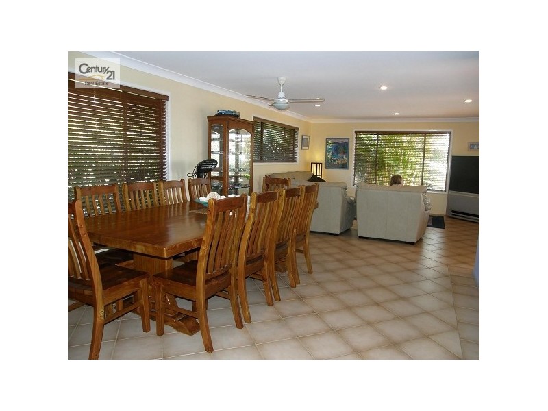 2 Yarran Street, Victoria Point QLD 4165