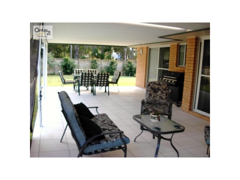 8 Mooroondu Street, Coochiemudlo Island QLD 4184