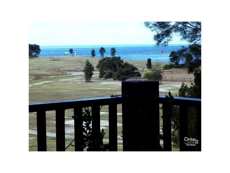 2 Raby Esplanade, Ormiston QLD 4160