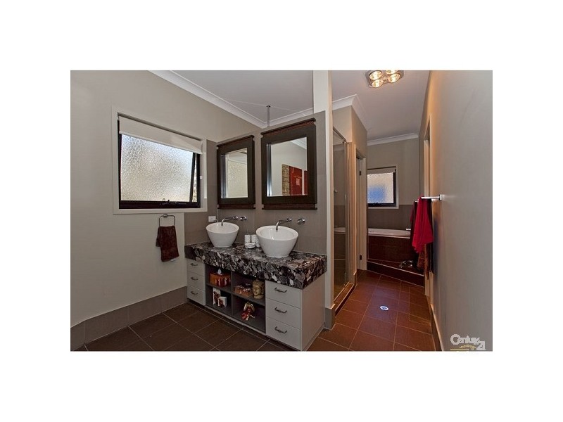 2 Raby Esplanade, Ormiston QLD 4160