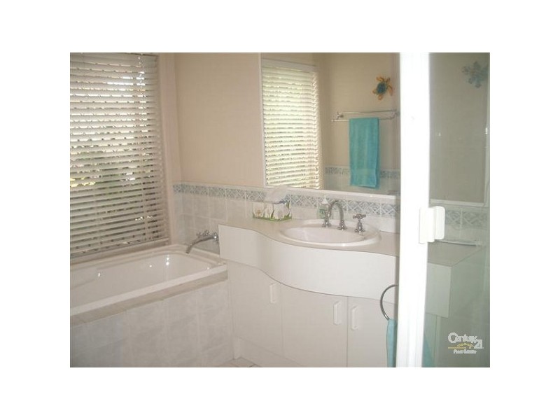 81 Hummingbird Crescent, Wishart QLD 4122