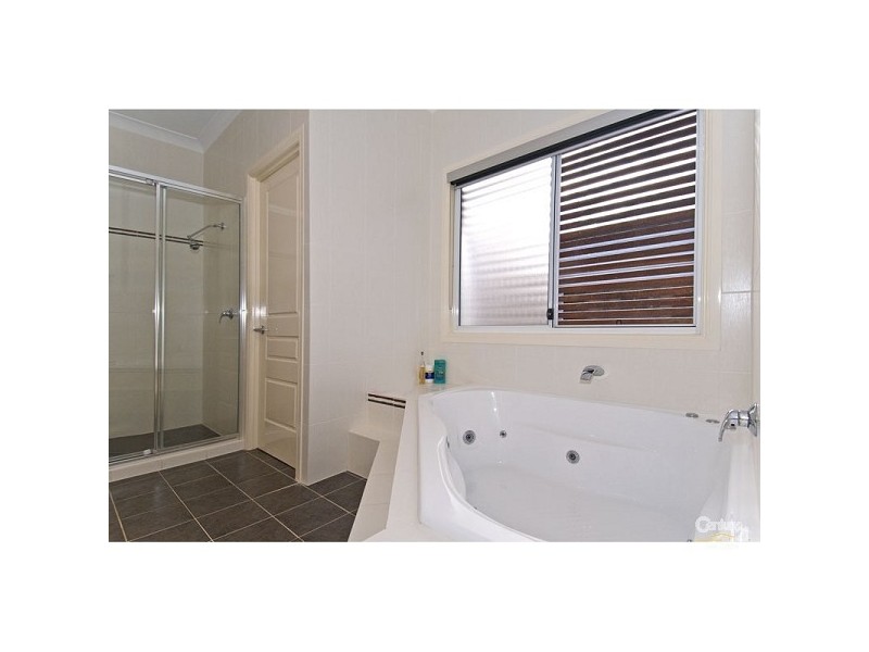 24 Gray Street, Redland Bay QLD 4165