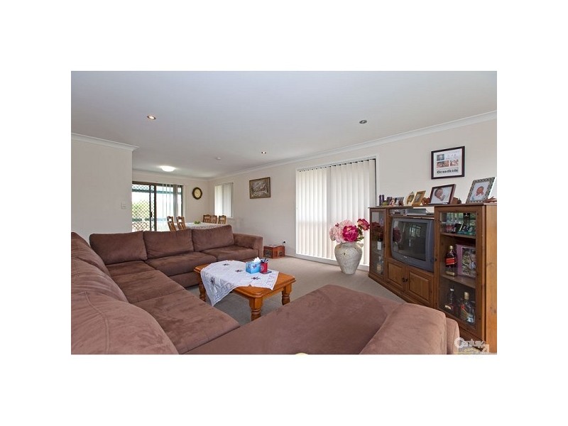 27 Angela Cres, Cleveland QLD 4163