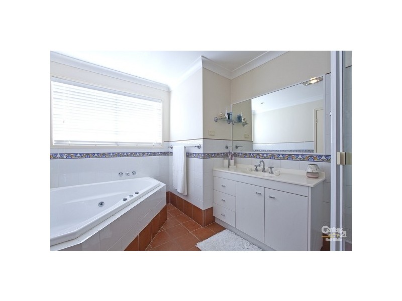 36 Mainroyal Court, Raby Bay QLD 4163