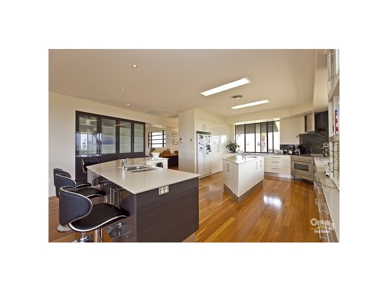 21 Raby Bay Bvd, Raby Bay QLD 4163