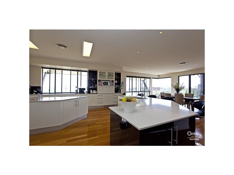 21 Raby Bay Bvd, Raby Bay QLD 4163