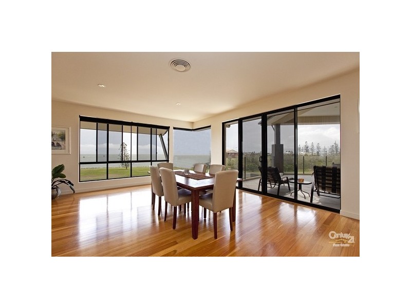 21 Raby Bay Bvd, Raby Bay QLD 4163