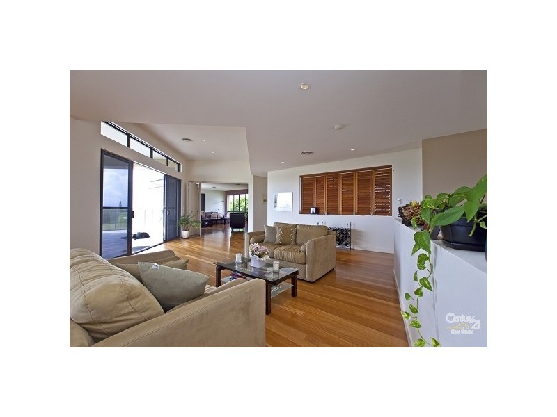 21 Raby Bay Bvd, Raby Bay QLD 4163