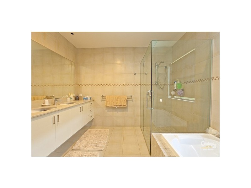 21 Raby Bay Bvd, Raby Bay QLD 4163