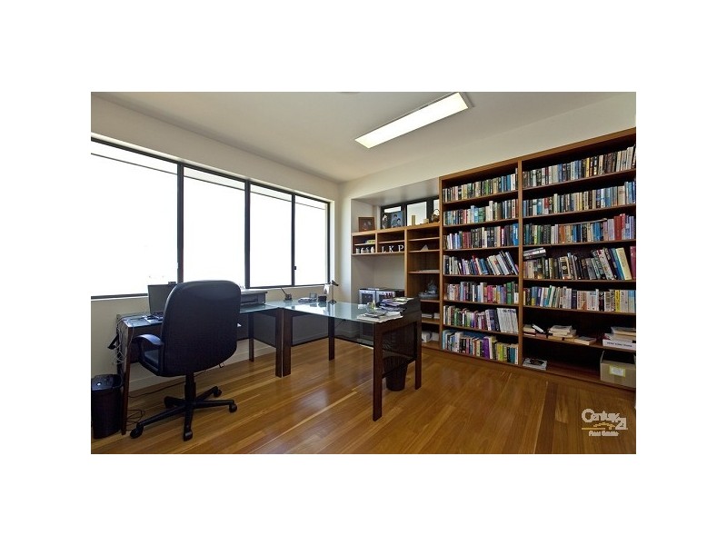 21 Raby Bay Bvd, Raby Bay QLD 4163