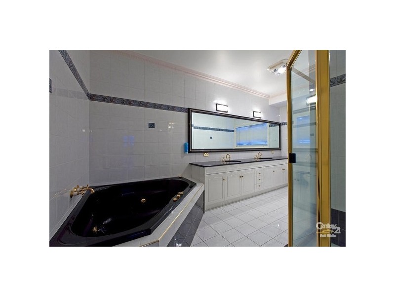 16 Bonaventure Court, Raby Bay QLD 4163