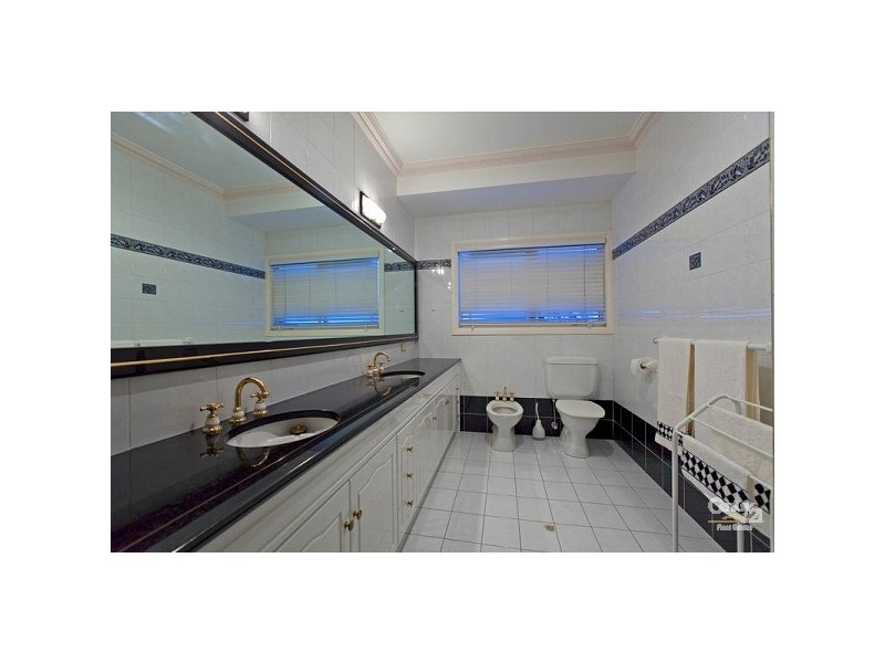 16 Bonaventure Court, Raby Bay QLD 4163