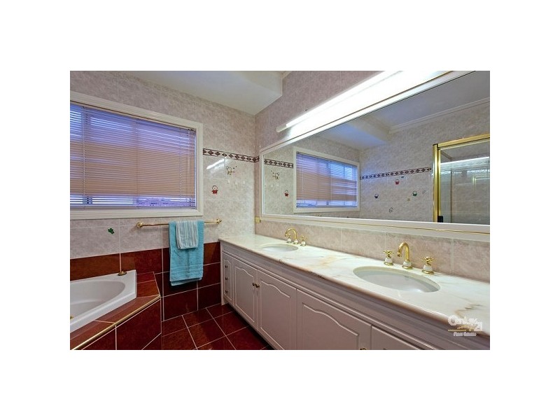 16 Bonaventure Court, Raby Bay QLD 4163