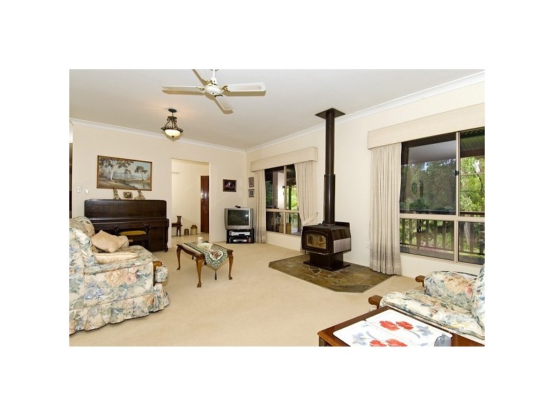 2 Lakeside Drive, Carbrook QLD 4130