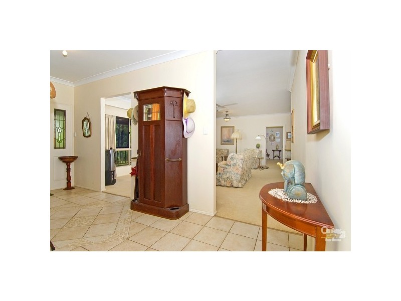 2 Lakeside Drive, Carbrook QLD 4130