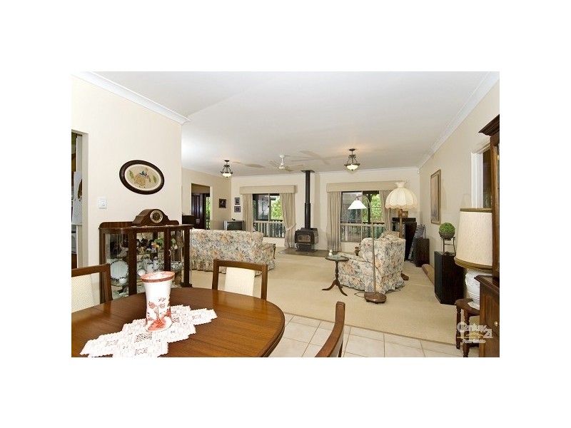 2 Lakeside Drive, Carbrook QLD 4130